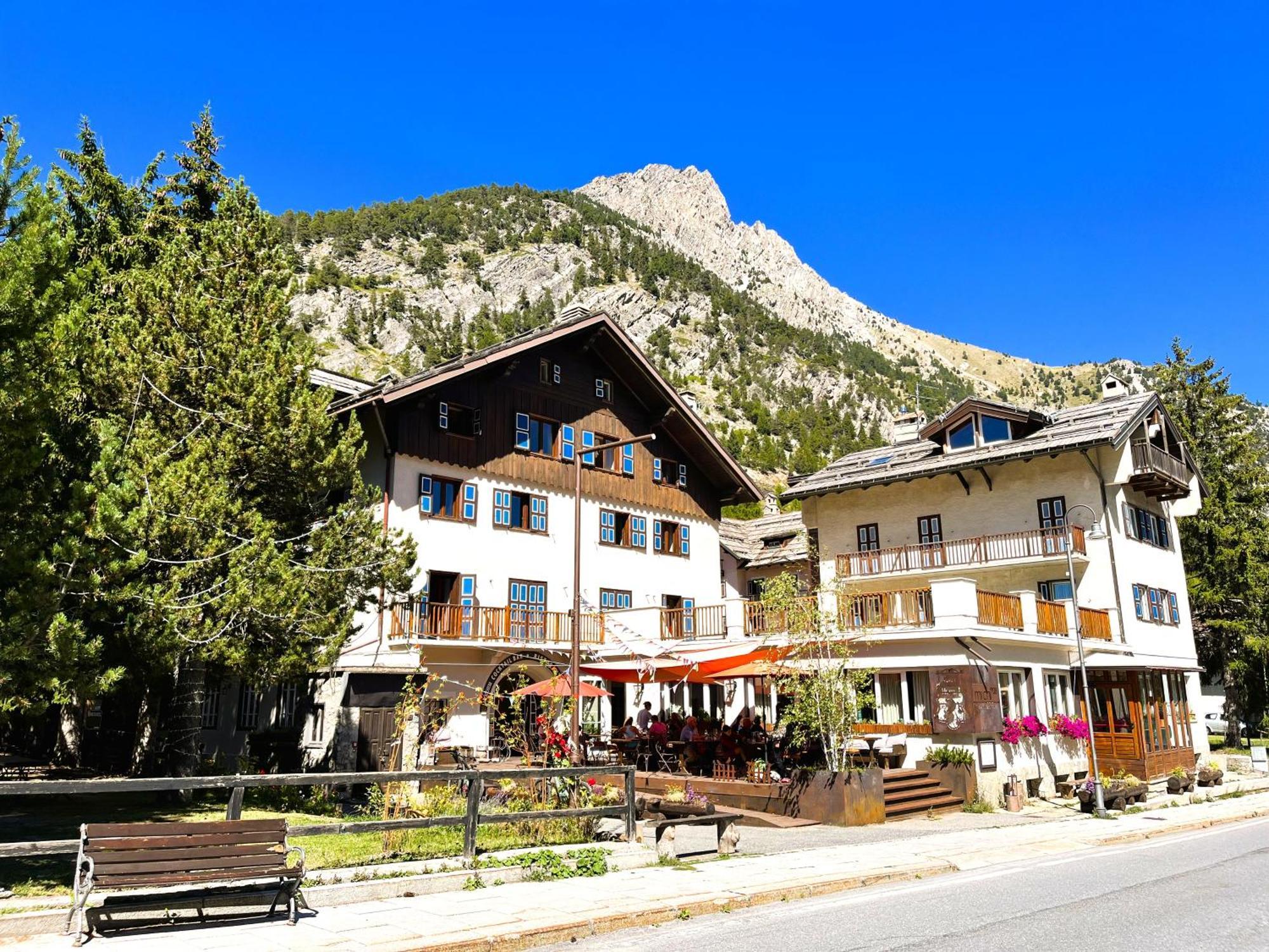 Aparthotel Claviere Exterior photo